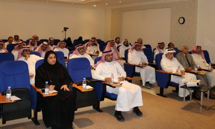 中心就阿拉伯语语言学会的数字内容举行专题讨论会
