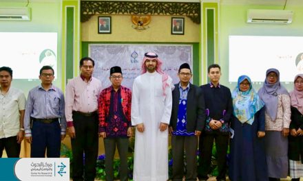 中心在印度尼西亚安萨里大学结束了题为“提高阿拉伯语教师语言技能”的讲习班